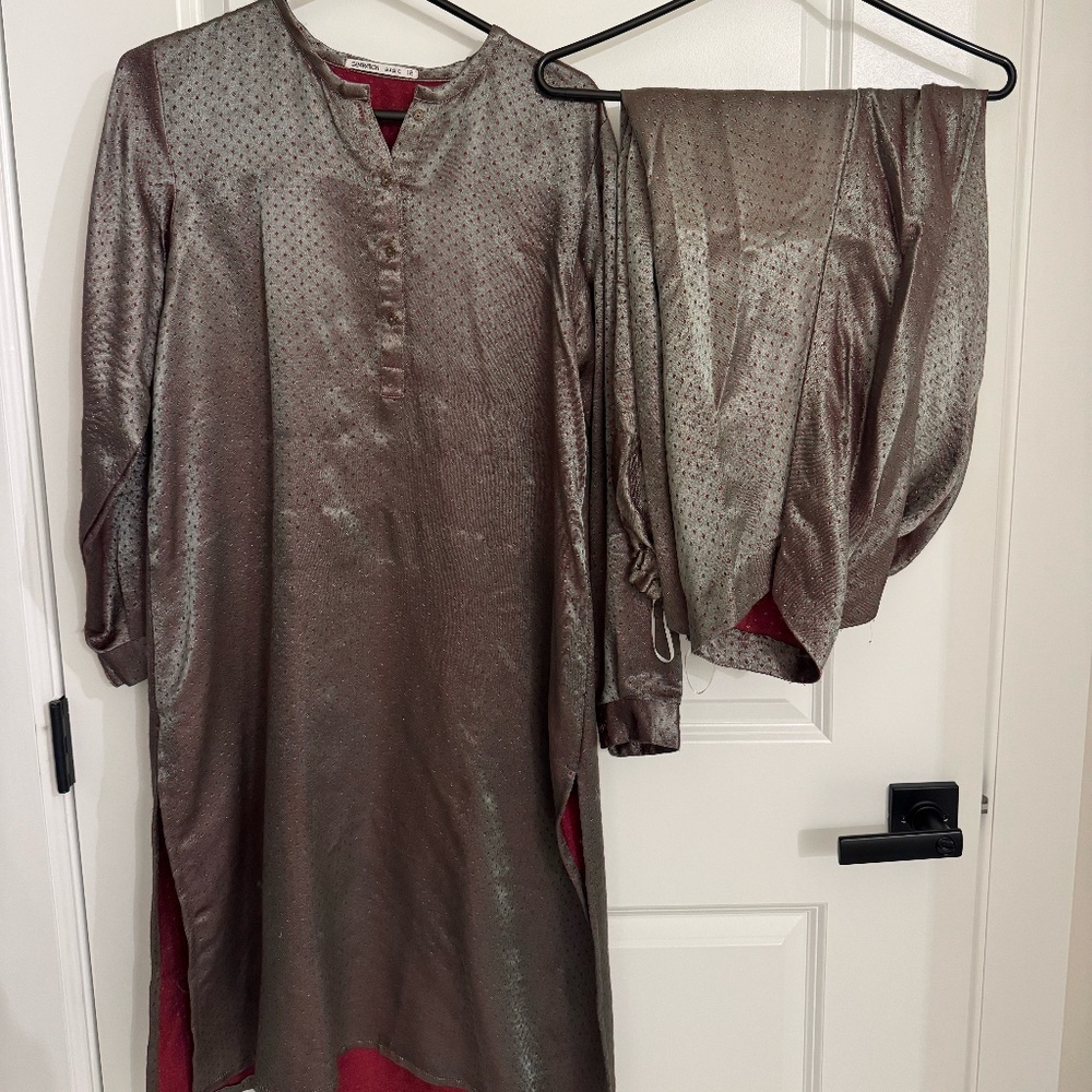 Generation Pakistani 2 piece outfit (Shirt/Shalwar) Size 12
